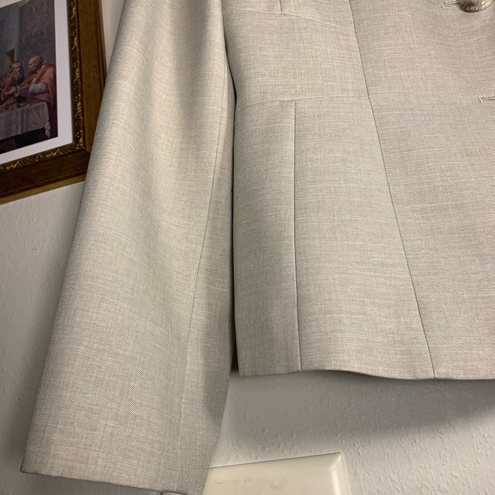 Elegant Women's beig Blazer - Picture 5 of 7